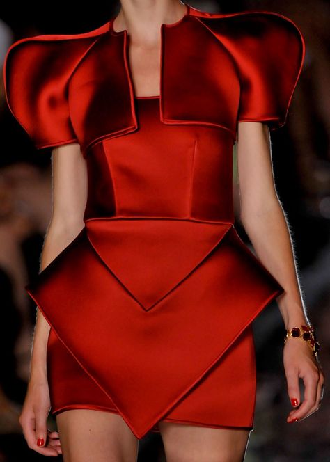 Angler perfection Rok Mini, Sculptural Fashion, Geometric Fashion, Design Moda, Alexandre Vauthier, Futuristic Fashion, Couture Details, Elie Saab, Mode Inspiration