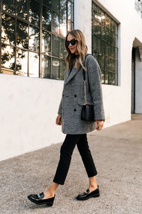 Fashion Jackson Fall 2022, Lug Loafer Outfit Work, Professional Loafers Women, Paris Loafer Outfit, Black Trousers And Loafers Outfit, Black Pants Loafers Women, Fashion With Loafers Outfit, Platform Loafers With Leggings, Black Lofar Shoes Outfit Women