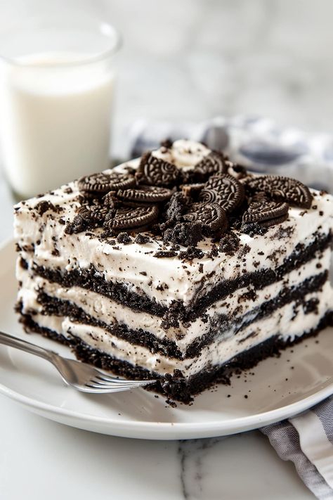 Oreo Dessert Box Aesthetic, Desert Box Oreo, Dessert Box Oreo, Chocolate Ice Box Cake, Aesthetic Chocolate Cake, Oreo Ice Box Cake, Oreo Buttercream Frosting, Oreo Chocolate Cake, Oreo Icebox Cake