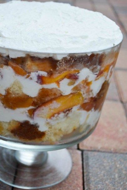 Trifle Bowl Recipes, Trifle Dessert Recipes, Fruit Recipe, Sweet Glaze, Trifle Pudding, Trifle Desserts, Peach Desserts, Layered Desserts, Trifle Recipe