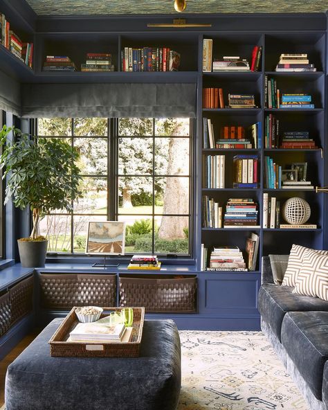 Friday afternoons call for a cozy corner and a good book! 📚✨  We are captivated by this serene home library, where blue built-in bookshelves create a striking backdrop for endless stories and adventures. The rich blue tones provide a calming atmosphere, making it the perfect spot to unwind after a long week.  Thank you for the inspiration! Design: @robertpassal Old Money Beach House, Blue Library Aesthetic, Navy Library, Old Money Beach, Fun Walls, Blue Library, New York Interior Design, Comfy Office Chair, Library Rooms