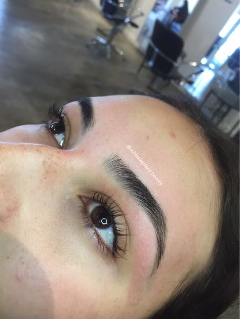 Eyebrows For Black Hair, Thick Shaped Eyebrows, Eyebrow Shaping Ideas, Brow Tint And Shape, Brow Inspiration Eyebrow Shapes, Medium Arch Eyebrows, Eyebrow Inspo Shape, Eyebrow Goals Natural, Soft Arch Brows