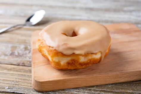 How to Make Maple Frosting For Donuts? Glaze For Donuts Easy, Icing For Donuts Recipe, Dounts Recipes, Maple Donut Glaze, Maple Frosting Recipe, Mini Donut Recipes, Donut Icing, Doughnut Recipe Easy, Maple Bars