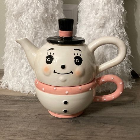 Never Used Johanna Parker Designs Ceramic Snowman Teacup & Mini Teapot So Dainty And Adorable! Pink Teapot, Ceramic Snowman, Teapots Unique, Mini Teapot, Collection Displays, Ceramic Projects, Johanna Parker, Ceramics Projects, Christmas Wish