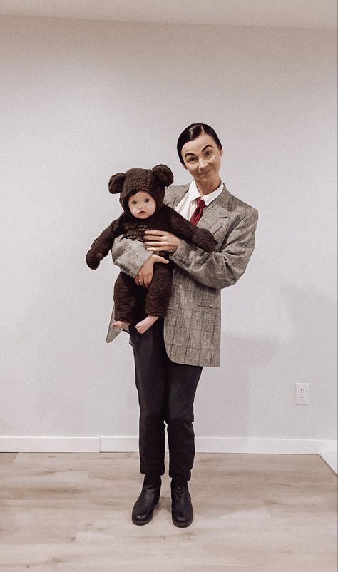 Mr Bean and Teddy mom & baby costume Mr Bean Fancy Dress, Mr Bean Halloween Costume, Mr Bean Costume, Mom Halloween Costume Ideas, Mr Bean And Teddy, Mens Halloween Costumes Diy, Dad Costume, Epic Halloween Costumes, Mom Halloween Costumes