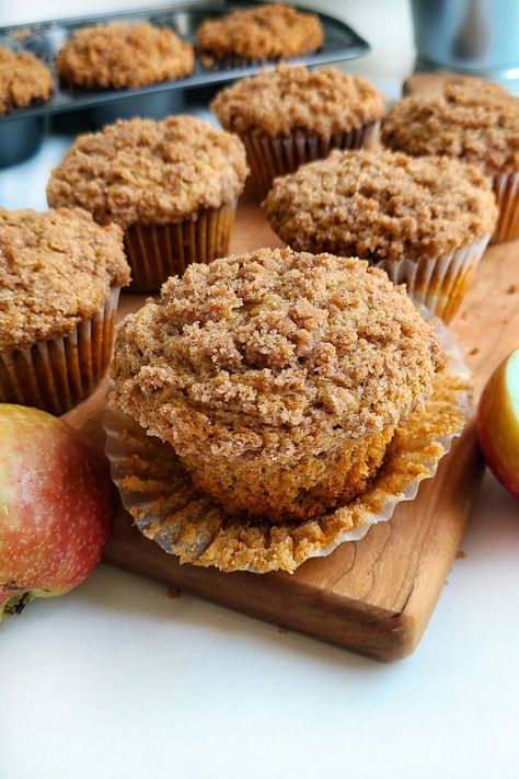 Apple Cinnamon Muffins Recipe, Apple Streusel Muffins, Cinnamon Streusel Muffins, Cinnamon Streusel Topping, Fall Muffins, Muffin Flavors, Apple Muffin Recipes, Apple Streusel, Bakery Style Muffins