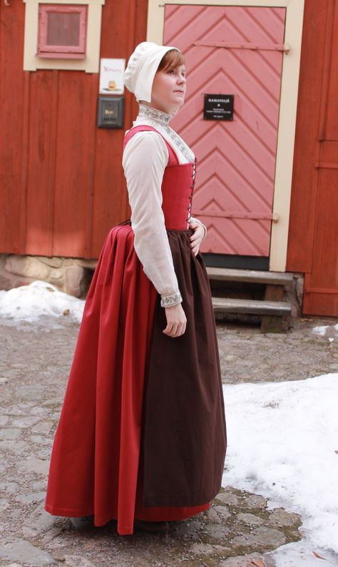 Tudor Period Gown with Removable Sleeves designed by Jessica Brandon Tudor Kirtle, Peasant Fashion, Peasant Clothing, 16th Century Clothing, Elizabethan Costume, 16th Century Fashion, Tudor Period, Tudor Fashion, Tudor Costumes