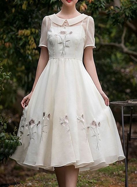 White Frocks For Women, Frocks For Teenager, Glam Clothes, Country Style Wedding Dresses, Onam Outfits, Short Frocks, Simple Frock Design, Simple Frocks