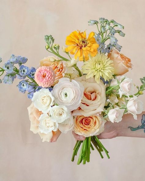 All Posts • Instagram Gorgeous Wedding Bouquet, Pastel Bouquet, Bridal Bouquet Flowers, Spring Wedding Flowers, Bouquet Ideas, Wedding Flower Inspiration, Wildflower Bouquet, Garden Party Wedding, Theme Color