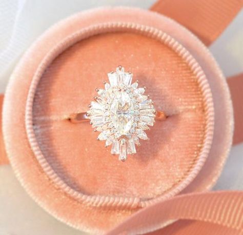 Vintage Wedding Rings Marquise, Starburst Engagement Ring, Vintage Diamond Ring, 1920 Engagement Ring, Vintage Engagement Rings Unique 1920s, Gold Engagement Rings Halo, Gold Antique Engagement Rings, Anniversary Rings For Her, Moissanite Engagement Ring Halo