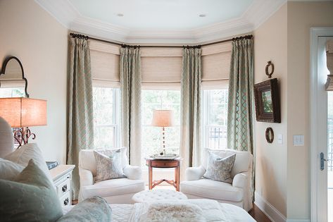 refreshhome | The Design Bay Window Bedroom Ideas, Bay Window In Living Room, Bay Window Curtain Ideas, Bay Window Drapes, Bay Window Bedroom, Bay Window Decor, Bay Window Treatments, Bay Window Living Room, Bay Window Curtain Rod