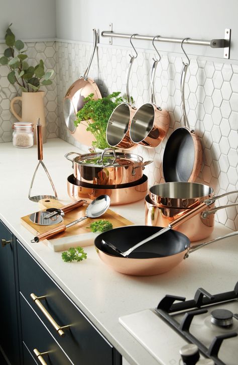 Copper Kitchen Appliances, Black And Copper Kitchen, Copper Kitchen Backsplash, Clean Copper, Cookware Set Best, Kitchen Appliance Set, Royal Kitchen, Crockery Design, Copper Kitchen Utensils