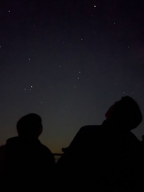 Stars Romantic, Star Gaze, Star Night Aesthetic, Night Aesthetic Couple, Sirius Star Aesthetic, Space Couple Aesthetic, Star Watching Aesthetic, Picnic Under The Stars, Watching Stars Aesthetic