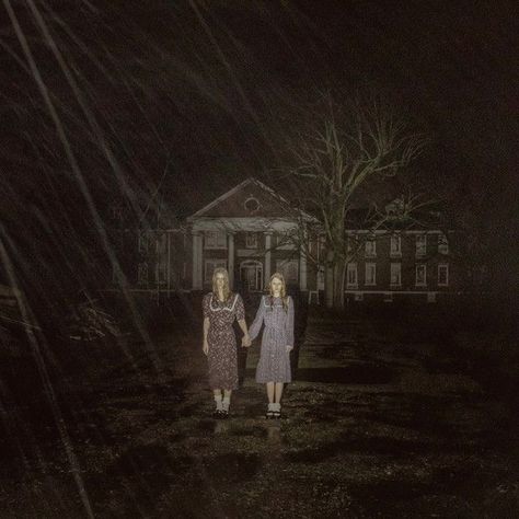 Ghost Romance, Southern Gothic Aesthetic, Midwest Emo, American Gothic, Southern Gothic, Gothic Aesthetic, Gothic Horror, Season Of The Witch, Dark Photography