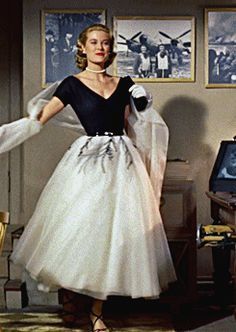 grace kelly rear window dress - Google Search Grace Kelly Dresses, Grace Kelly Style, Princess Grace Kelly, Princess Grace, Black And White Dress, Beauty Dress, Alfred Hitchcock, Look Vintage, 1950s Fashion