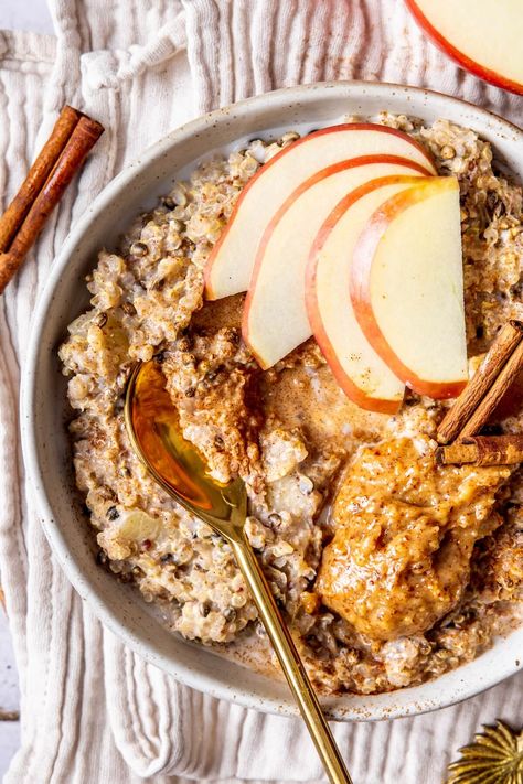 CINNAMON APPLE BREAKFAST QUINOA Apple Quinoa Breakfast Bake, Pumpkin Quinoa Breakfast, Apple Protein Breakfast, Fall Vegan Breakfast, Baked Apple Breakfast Recipes, Quinoa Porridge Breakfast, Nourishing Breakfast Ideas, Apple Cinnamon Quinoa Breakfast, Apple Quinoa Breakfast