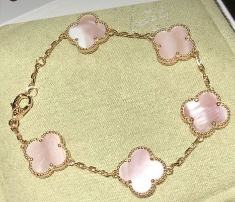 Pink Van Cleef, Van Cleef Bracelet, Cleef Bracelet, Van Cleef Necklace, Gold Vans, Van Cleef And Arpels Jewelry, Expensive Jewelry Luxury, Indian Jewellery Design Earrings, Luxe Jewelry