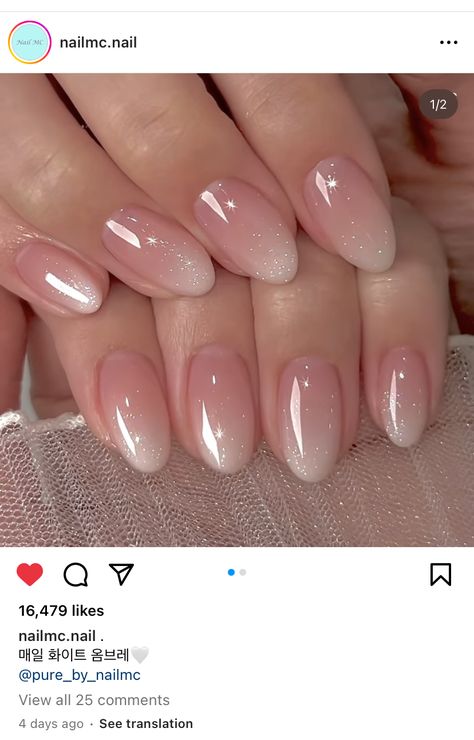 Classy Nye Nails, Nye Nails Almond Shape, Gel Nails 2024, Natural Glitter Nails, Pretty Dip Nails, Almond Nails Jelly, Nye Nail Ideas, Nails Acrylic Prom, Acrylic Prom Nails