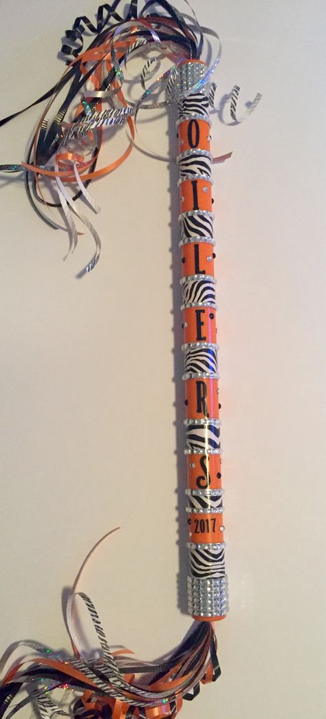 Cheer Spirit Stick Ideas, Spirit Sticks For School, Spirit Stick Decorating Ideas, How To Make A Spirit Stick, Cheer Spirit Sticks Diy, Spirit Sticks Cheerleading Diy, Spirit Stick Ideas, Spirit Stick Ideas Diy, Diy Spirit Stick