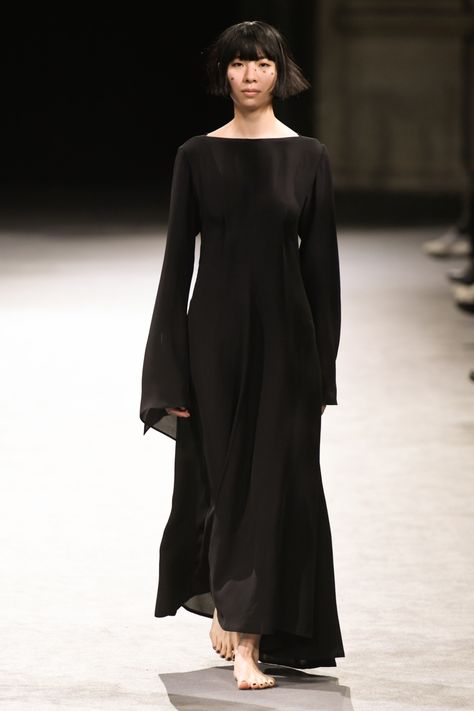 Yohji Yamamoto Aesthetic, Transformation Fashion, March 2023, 2023 Collection, Style Change, Fall 2023, Yohji Yamamoto, Cute Woman, Fashion History