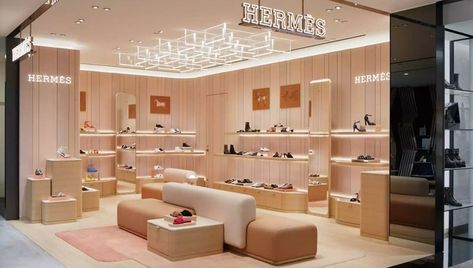 Hermes Clothing, Hermes Store, Hermes Shop, Opening A Boutique, Wall Finishes, Store Opening, Shoe Boutique, Design Visual, Osaka Japan