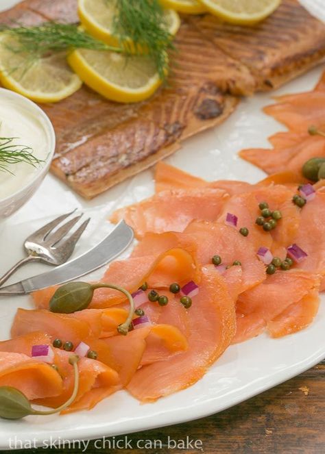 Smoked Salmon Platter | An easy , no recipe needed dish to serve for breakfast, lunch or as an appetizer from thatskinnychickcanbake.com @lizzydo Easy Brunch Appetizers, Smoked Salmon Recipes Appetizers, Salmon For Dinner, Smoked Salmon Platter, Smoked Salmon Breakfast, Salmon Platter, Smoked Salmon Appetizer, Salmon Breakfast, Salmon Appetizer