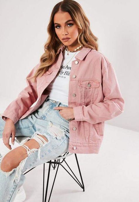 Pink Oversized Denim Jacket #missguided #asos #pinkdenimjacket #oversized #trendy #pinkoutfit #instagram #instaoutfit #fashionblog Pink Jacket Outfit, Daytime Fashion, Mode Pastel, Vestiti In Jeans, Form Outfits, Jeans Rosa, Pink Denim Jacket, Denim Jean Dress, Bff Drawings