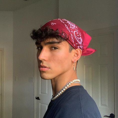 Guys In Bandanas, Bandanna Hairstyle Men, Guys Bandana Style, Mens Bandana Style, Bandana Hairstyles Men, Red Bandana Outfit, Headscarf Men, Bandana On Head, Bandana Hairstyle