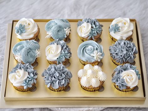 Buttercream cupcake Blue Cupcake Designs, Professional Cupcakes Decorating, Pastel Blue Cupcakes, Dusty Blue Wedding Cupcakes, Dusty Blue Cupcakes, Light Blue Cupcakes, Baby Shower Boy Cupcakes, Baby Blue Cupcakes, Blue Baby Shower Cupcakes