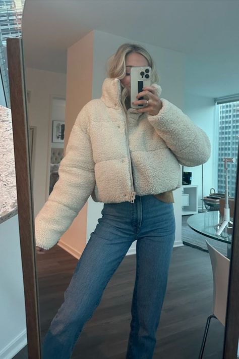 This cropped sherpa jacket is perfect for fall and keeps you SO warm! Teddy Puffer Jacket Outfit, Cream Fluffy Jacket Outfit, Sherpa Puffer Jacket Outfit, Beige Sherpa Jacket Outfit, Zara Teddy Jacket, How To Style White Jacket, Beige Teddy Jacket Outfit, Cropped Winter Jacket, Cropped Sherpa Jacket Outfit