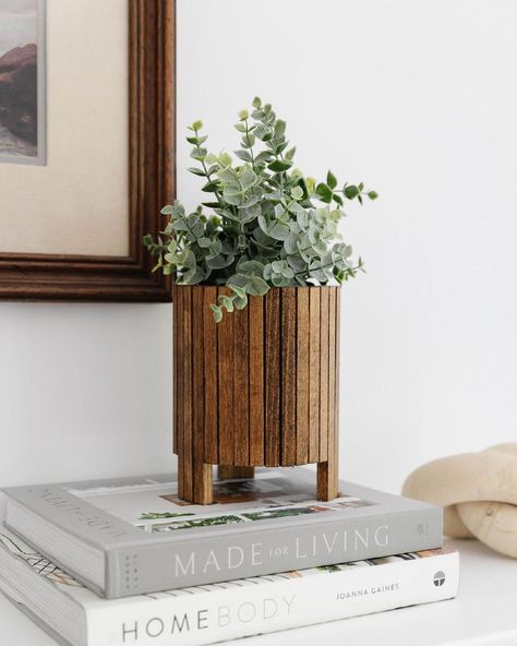 Diy Wooden Planters, Diy Wood Planters, Lone Fox, Wooden Plant Pots, Outdoor Vases, Instagram Decor, Diy Planter, Sunday Friends, Wooden Planter