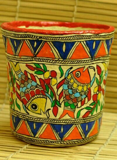 Concrete Clay, Mithila Art, Kitsch Art, Clay Modelling, Madhubani Paintings, Pot Art, Indian Arts And Crafts, Pot Painting, Painted Pots Diy