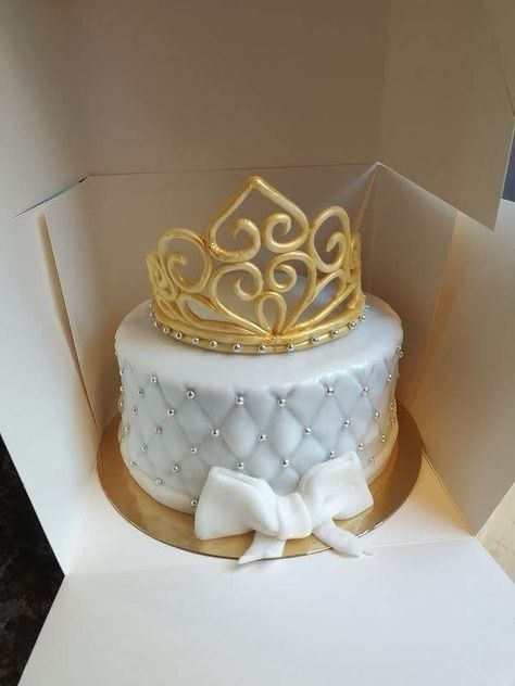 18years Birthday Cake, Gold Birthday Cake For Women, Birthday Cake 25 Years Women, Golden Birthday Cake For Women, Cake Designs Birthday Women, Golden Cake Design, Cakes For Girls Birthday, Golden Birthday Cake Ideas, Cake Birthday Girl