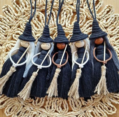 Halloween, halloween gift, gift, witch hat, Witch keychain, Baby shower favors, Birthday gifts Macrame Witch Doll, Halloween Craft Gifts, Witchy Macrame, Witch Diy Crafts, Macrame Witch, Halloween Macrame, Witch Keychain, Halloween Keychains, Diy Yarn Dolls