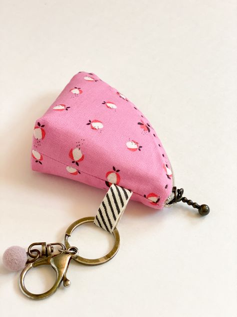 Coin Purse Sewing, Hand Bags Ideas, Minki Kim, Cute Labels, Diy Coin Purse, Purse Diy, Coin Purse Pattern, Purse Sewing, Coin Purse Tutorial