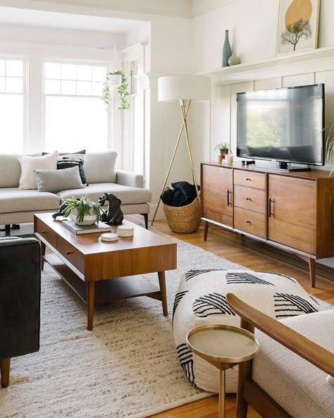 Mid Century Rug Living Room, Interior Design Living Room Mid Century, Mid Centry Modern Tv Stand, White Midcentury Modern Living Room, Scandinavian Living Room Tv Stand, Mid Century Modern With Boho, Hawaii Style Home Decor, Mcm Living Room With Tv, Wood And Metal Aesthetic