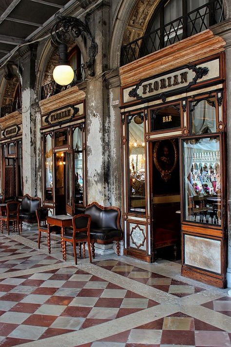 Caffe Florian, Venice Cafe, Photography Italy, Italy Architecture, Venice Painting, Italy Hotels, Italy Aesthetic, Vintage Italy, Round The World