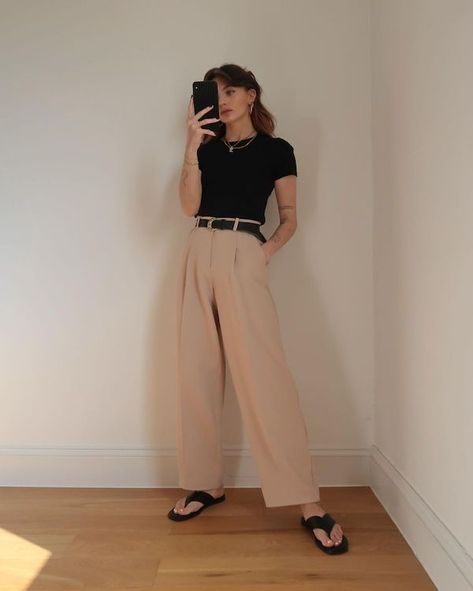 50+ best khaki pants outfits to copy directly and where to shop the best khaki pants this year. | Khaki pants outfit | khaki pants outfit women work | khaki pants outfit aesthetic | khaki pants outfit work | what to wear with khaki pants | beige pants outfit casual | how to style beige pants | khaki pants outfit women simple | summer outfits | summer outfits aesthetic | casual work outfits | business casual outfits for women | casual work outfits summer | casual work outfits women | street ... Cute Khaki Pants Outfit, Women Trousers Outfits, Khaki Pants Outfit Women Work, Khaki Pants Outfit Ideas, Cute Khaki Pants, What To Wear With Khaki Pants, Khaki Pants Outfit Women, Beige Pants Outfit, Chloe Hayward