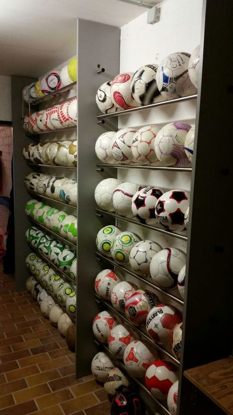 Soccer Equipment Storage, Soccer Ball Storage Ideas, Ball Display Ideas, Ball Storage Ideas, Soccer Ball Display, Football Stand, Toy Collection Display, Sports Equipment Storage, Shop Counter Design