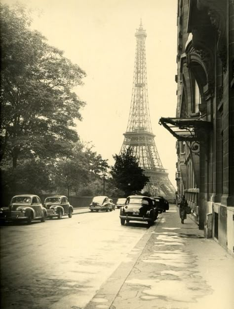 1940 Aesthetic, 1960 Photos, Books Aestethic, Giovanni's Room, Vintage Paris Aesthetic, Balcony In Paris, 50 Aesthetic, Take Me To Paris, Gustave Eiffel