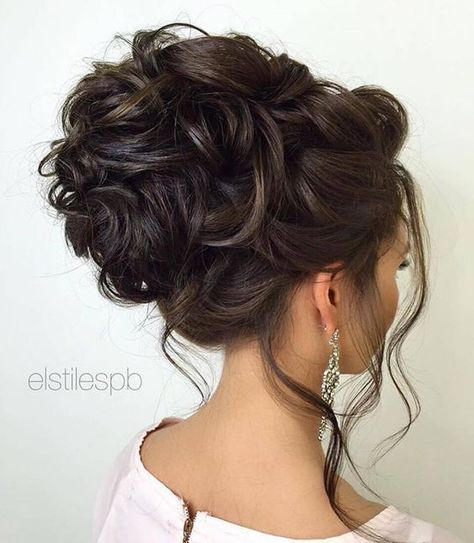 curly updo wedding hairstyle featured hairstyle via elstilehttp://www.himisspuff.com/wedding-hairstyles-for-long-hair/3/ Loose Curly Updo, Sanggul Modern, Hairstyle Wedding, Romantic Wedding Hair, Bridal Hair Updo, Elegant Wedding Hair, Updo Hairstyle, Updo Hairstyles, Bridal Updo