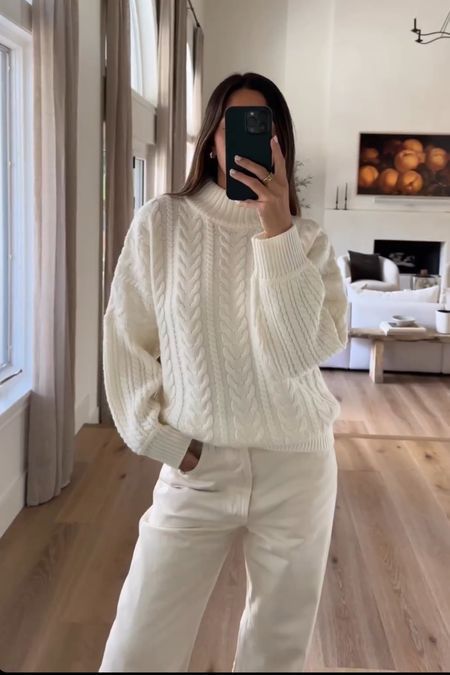 White Winter Style, White Sweater Winter Outfit, White Sweater White Pants, Cozy White Outfit, Styling White Sweater, Warm Winter Sweaters, White Winter Pants, White Curdoroy Pants Outfit, White Knitwear Outfit