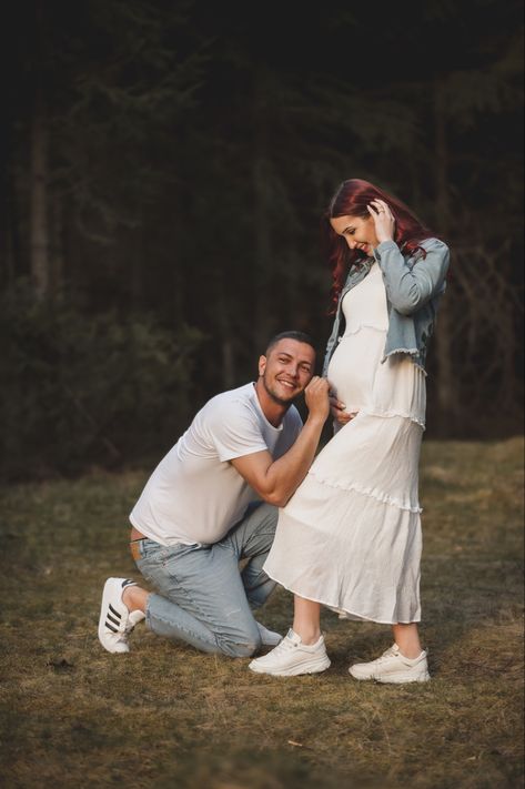 Funny ideas Pregnancy photoshoot Couple photo Pregnant Couple Photo Ideas, Maternity Photography Funny Creative, Funny Couple Maternity Pictures, Maternity Couple Photoshoot Ideas, Funny Maturity Photos, Maternity Couple Shoot Ideas, Maternity Photo Shoot Ideas Couples Funny, Couple Photoshoot Pregnancy, Maternity Casual Photoshoot