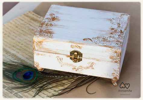 Card Holder For Wedding, Decoupage Wedding, Gold Card Box, Wooden Box Crafts, Decorative Wooden Boxes, Painted Wooden Boxes, Cardboard Box Crafts, Gold Card, Decoupage Diy