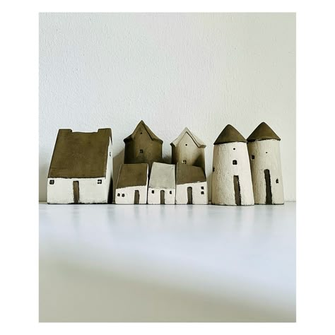 Ceramic Tiny Houses, Ceramic House Template, Ceramic Houses Christmas, Ceramic Village, Pottery Houses, Clay Houses, Mini Houses, Pottery Handbuilding, Clay Crafts Air Dry