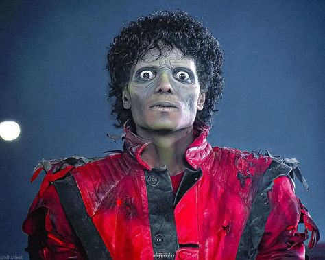 Michael Jackson Figure, Thriller Michael Jackson, Michael Jackson Poster, Halloween Wallpaper Cute, Photos Of Michael Jackson, Michael Jackson Thriller, Jackson 5, The Jacksons, Mullet Hairstyle