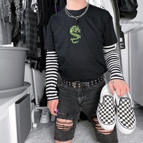 Eboy Boy, E-boy Outfit, E Boy Style, Punk Outfits Men, Eboy Fashion, Eboy Outfit, Weirdcore Outfits, Non Binary Outfits, Soft Boy Outfits