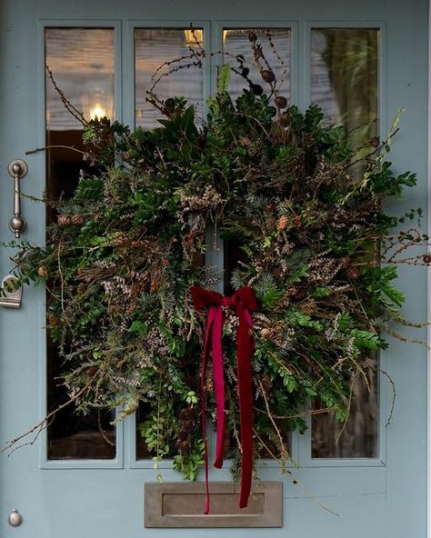 Homemade Christmas Wreaths, Wreath Workshop, Hanging Installation, Cozy Holiday Decor, Winter Floral Arrangements, Christmas Flower Arrangements, Cottage Christmas, Rustic Holiday, Xmas Wreaths