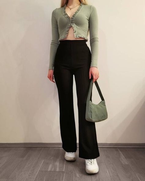 High-waist flared trousers - Black - Trousers - Monki GB Flare Black Pants Outfit, Stretchy Pants Outfit, Flare Trousers Outfit, Black Flares Outfit, Black Flared Jeans Outfit, Black Flare Jeans Outfit, Flared Trousers Outfit, Black Flare Pants Outfit, Black Trouser Outfit