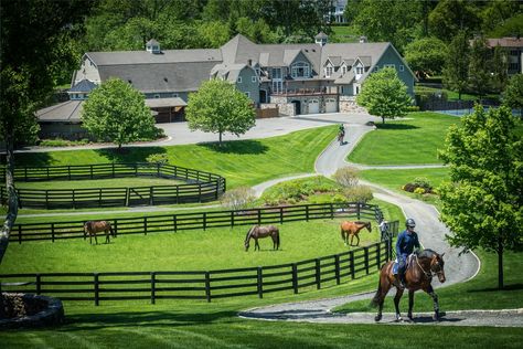 Homes that Embody the Equestrian Spirit Ridgefield Connecticut, Dream Stables, Dream Horse Barns, Horse Barn Plans, Equestrian Estate, Equestrian Facilities, Photographie Portrait Inspiration, Dream Barn, Horse Farm